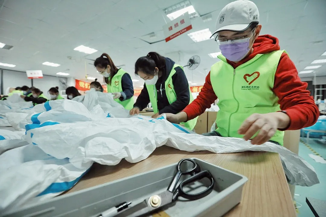 這些“守護(hù)者”們在上海誠格干了件大事！——20天，750人次，經(jīng)手近4萬件防護(hù)服！